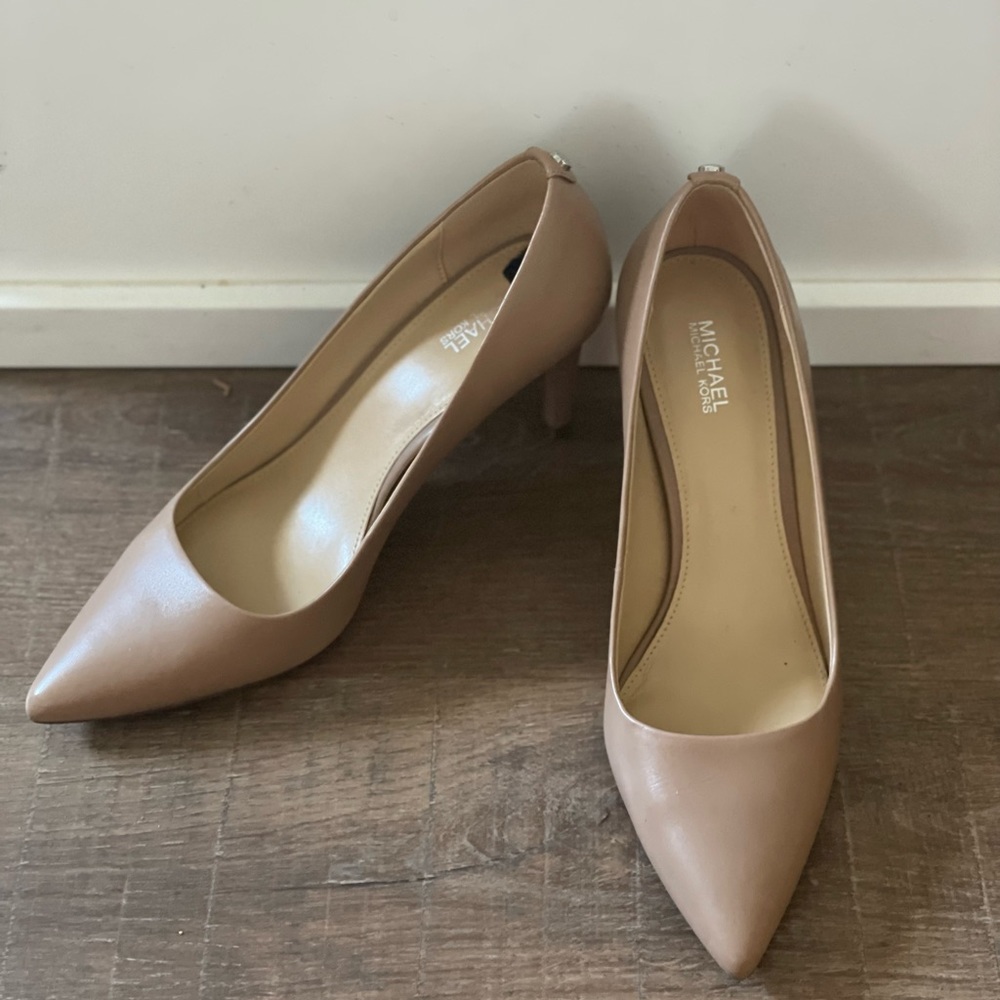 New Michael Kor’s Nude Pumps